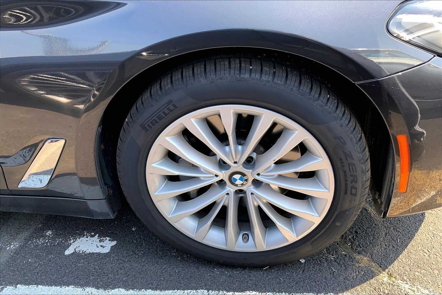 Thumbnail: 2023 BMW 5 Series - 13