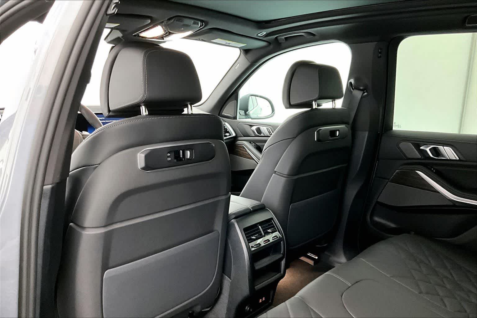 Thumbnail: 2026 BMW X5 - 12