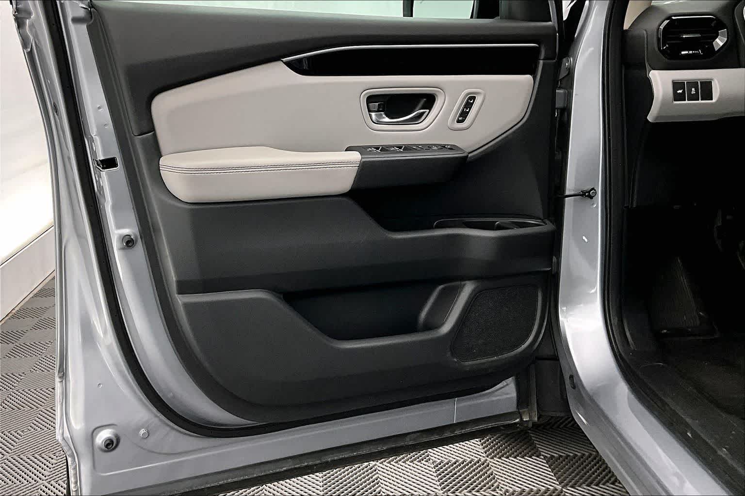 Thumbnail: 2023 Honda Pilot - 27