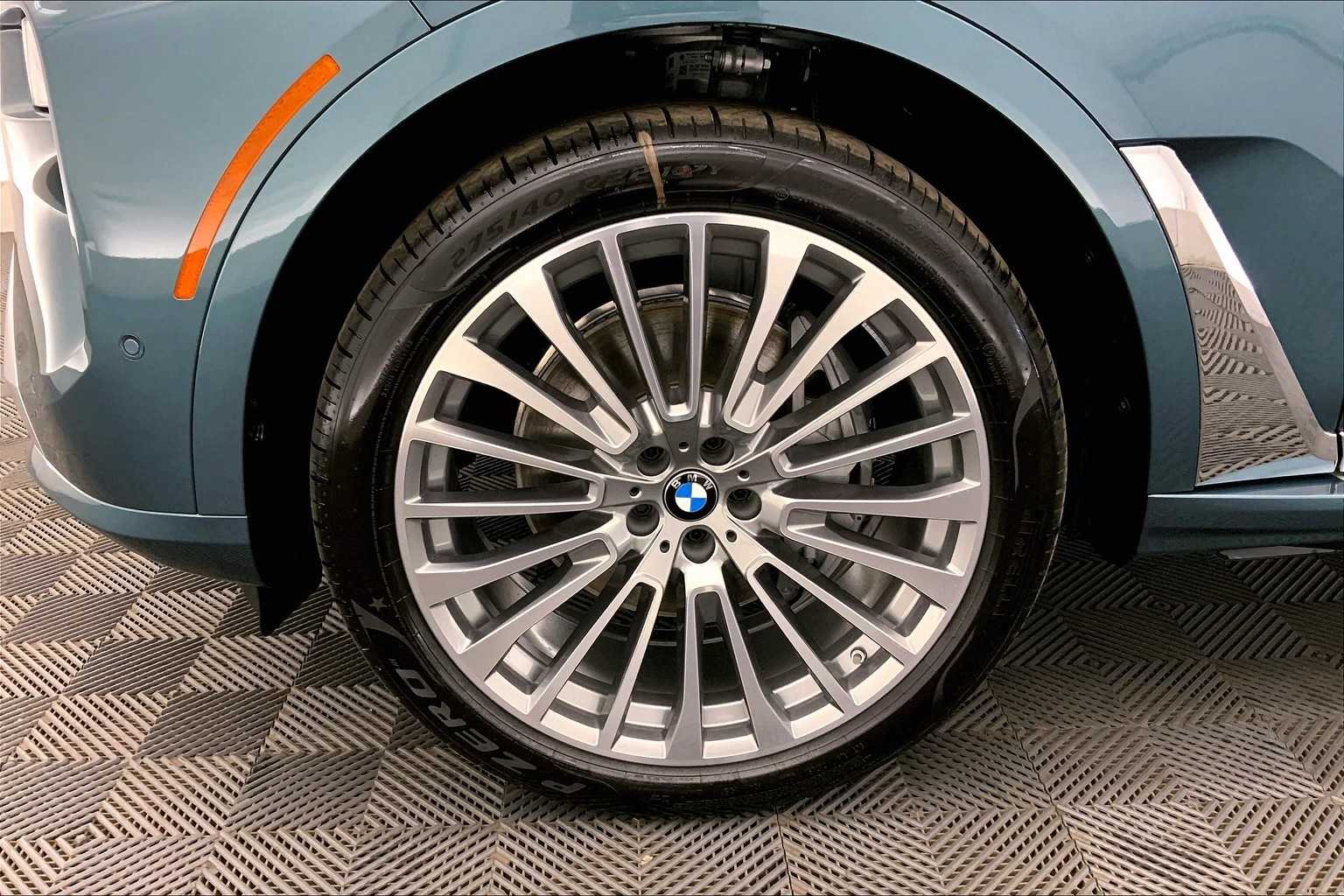 Thumbnail: 2026 BMW X7 - 8