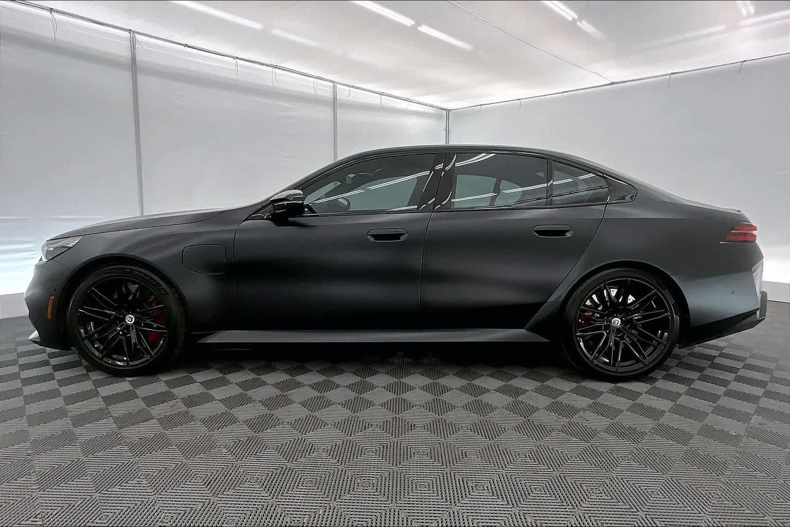 Thumbnail: 2026 BMW M5 - 3