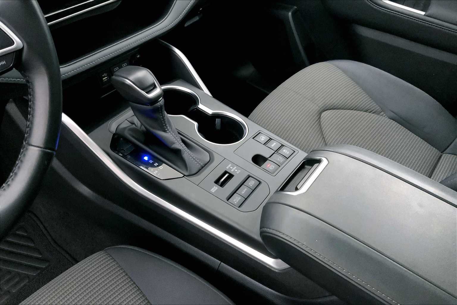 Thumbnail: 2024 Toyota Highlander - 16