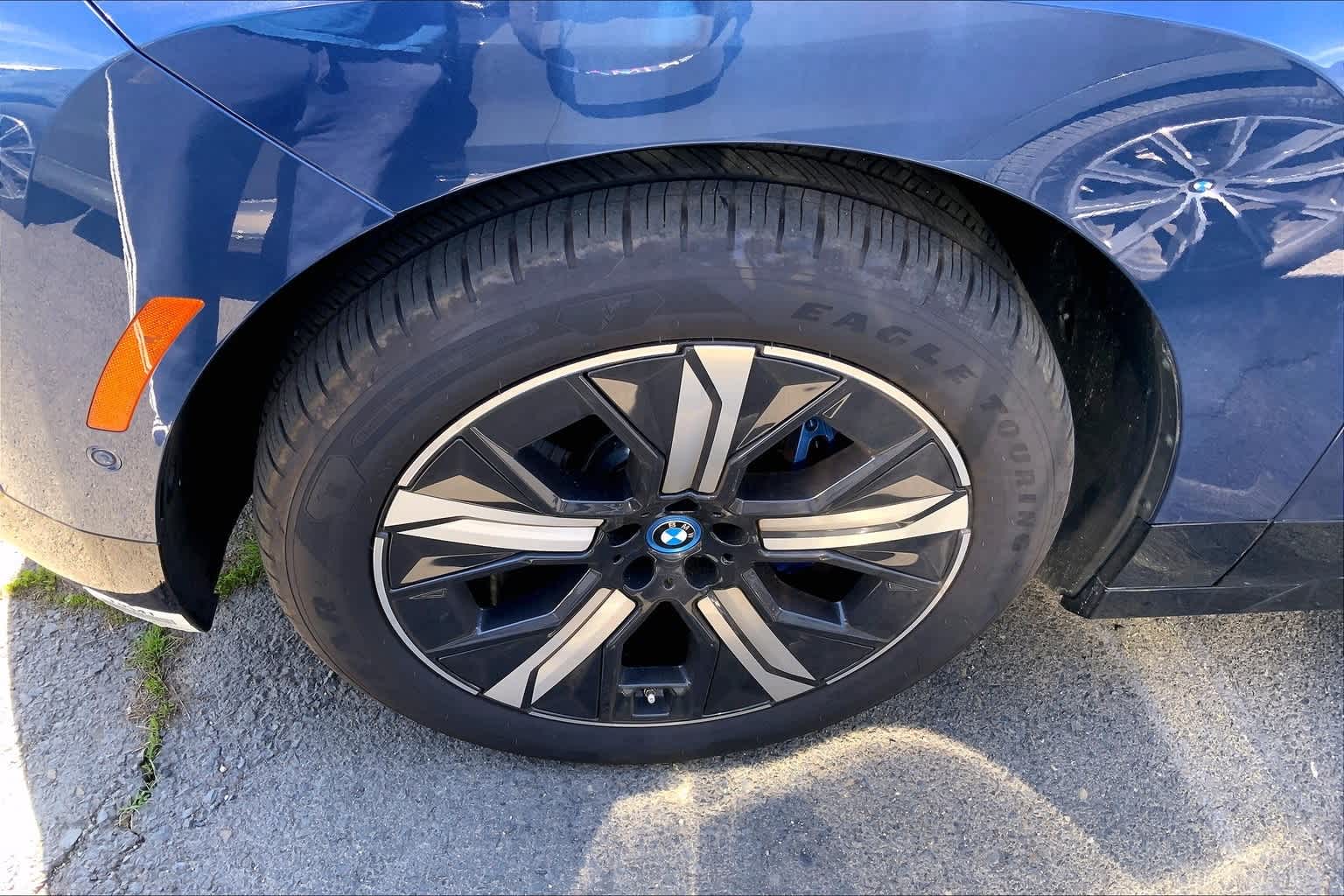 Thumbnail: 2023 BMW iX - 8