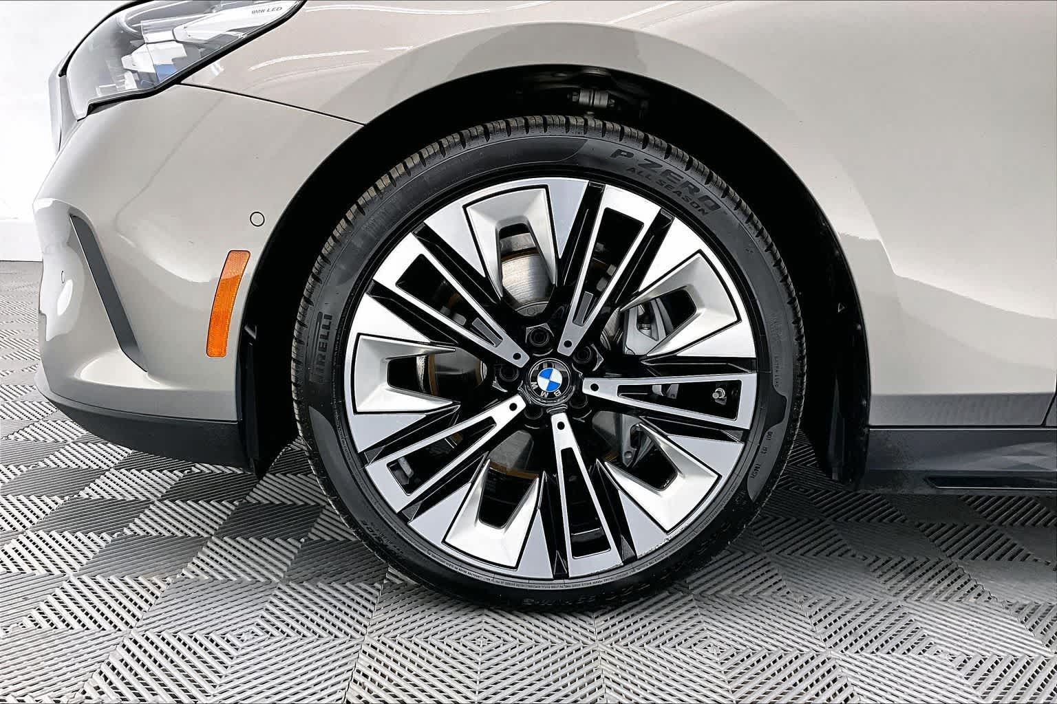 Thumbnail: 2026 BMW 5 Series - 8