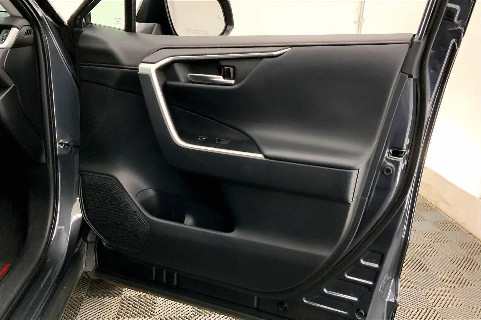 Thumbnail: 2021 Toyota RAV4 - 28