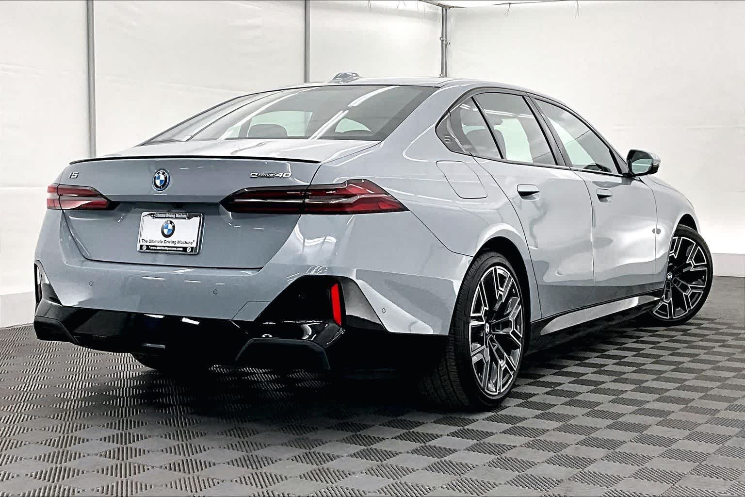 Thumbnail: 2026 BMW i5 - 22