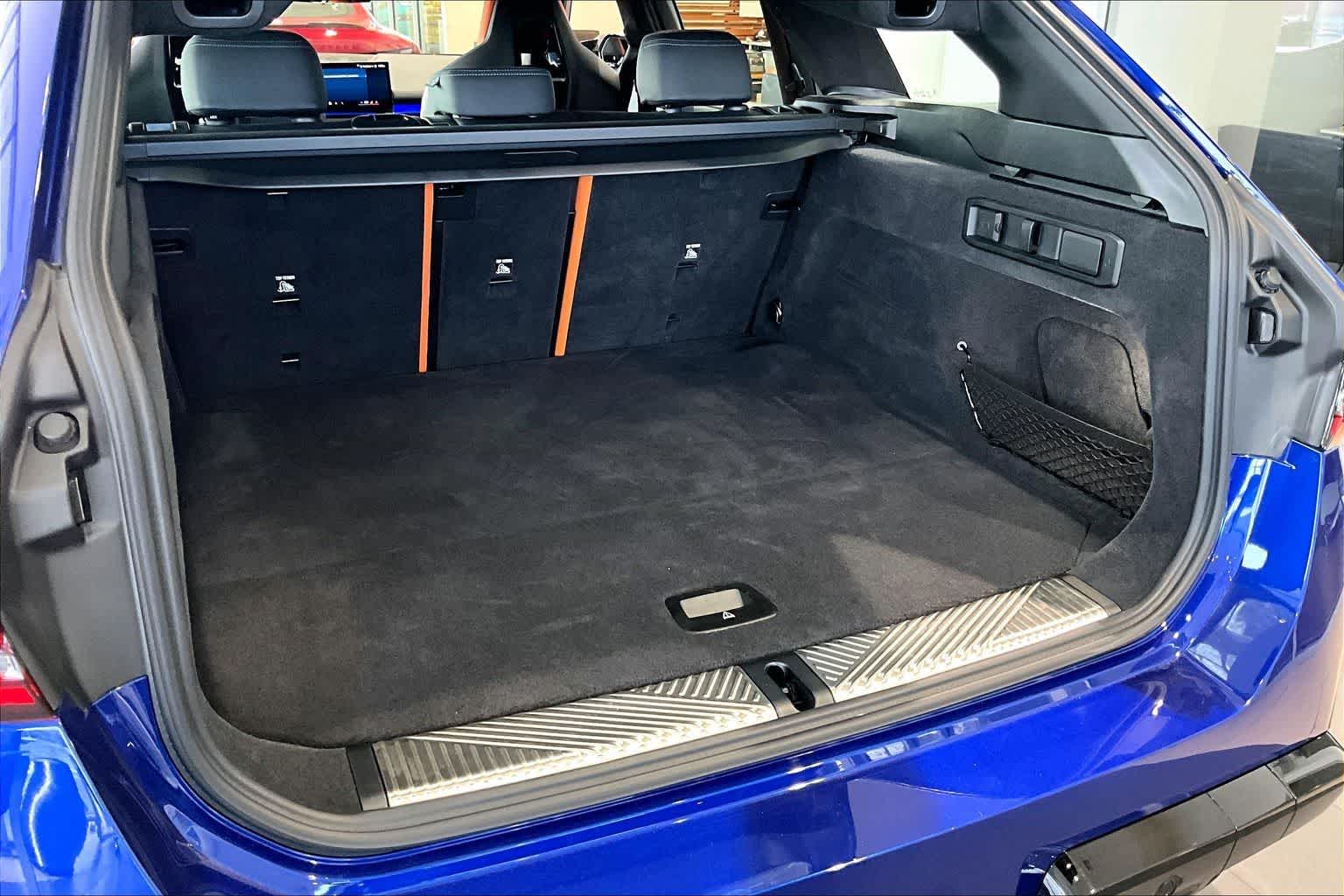 Thumbnail: 2025 BMW M5 - 18