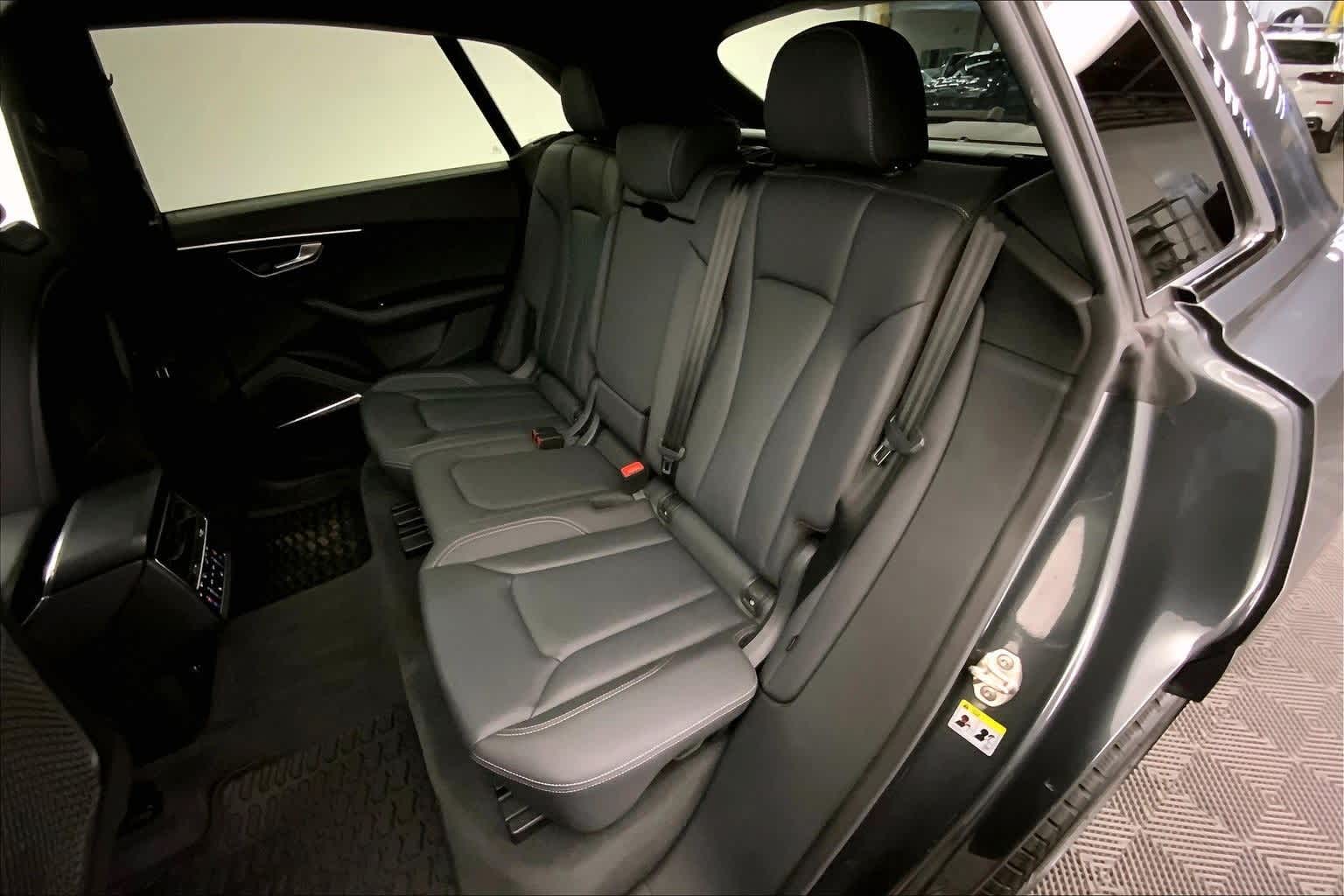 Thumbnail: 2022 Audi Q8 - 29