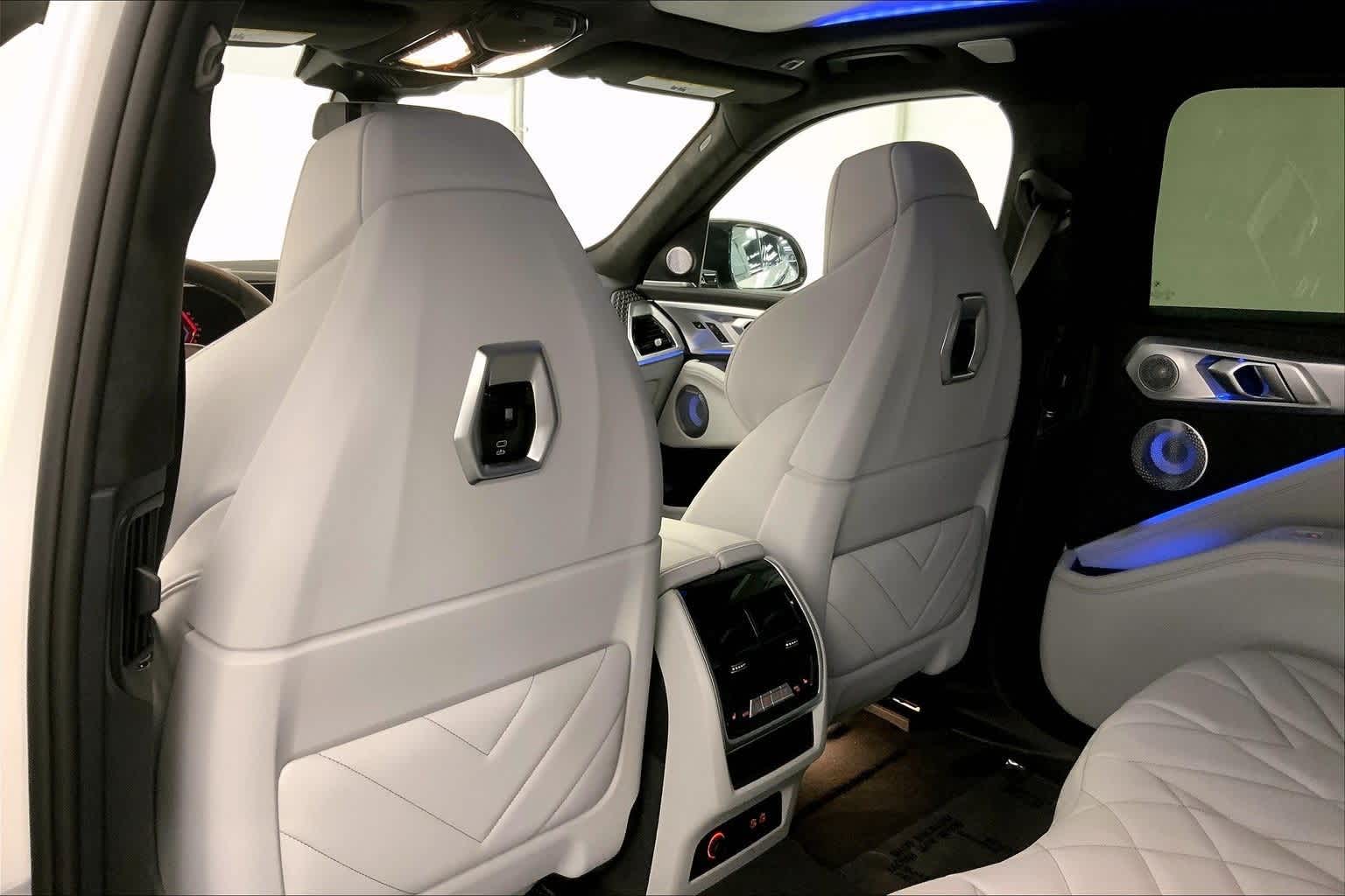 Thumbnail: 2026 BMW XM - 12