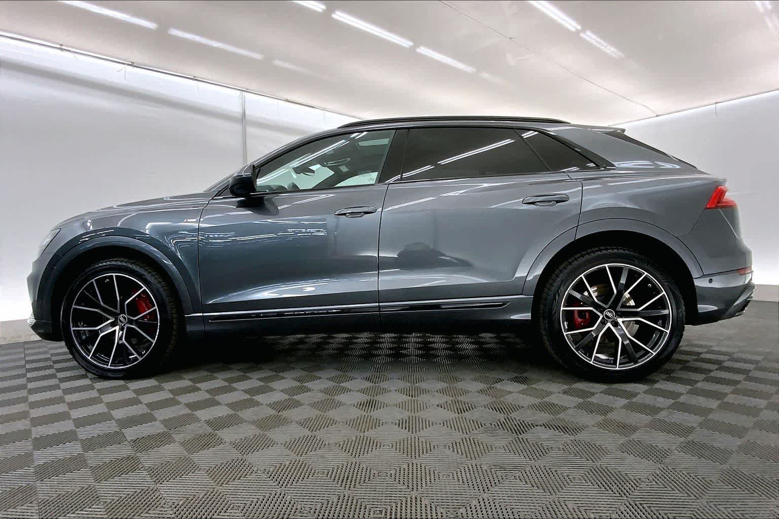 Thumbnail: 2022 Audi Q8 - 3