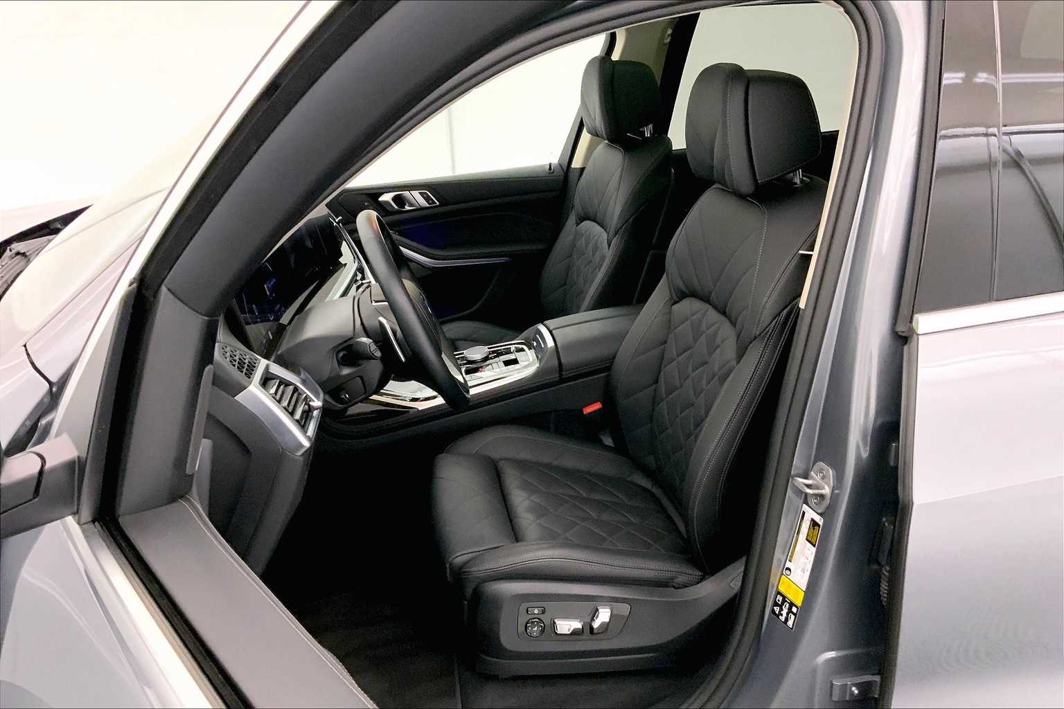 Thumbnail: 2024 BMW X7 - 11