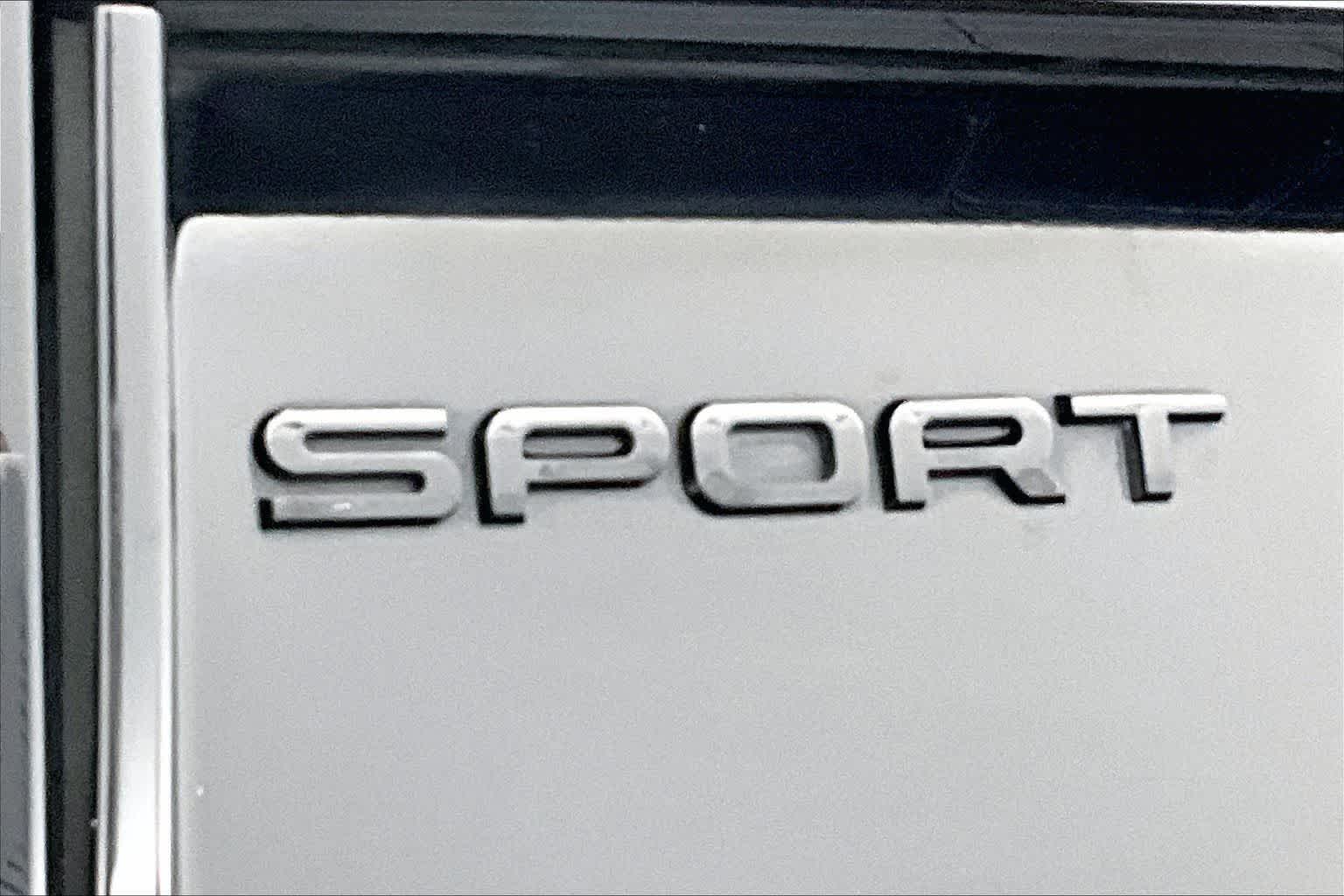 Thumbnail: 2022 Land Rover Discovery Sport - 7