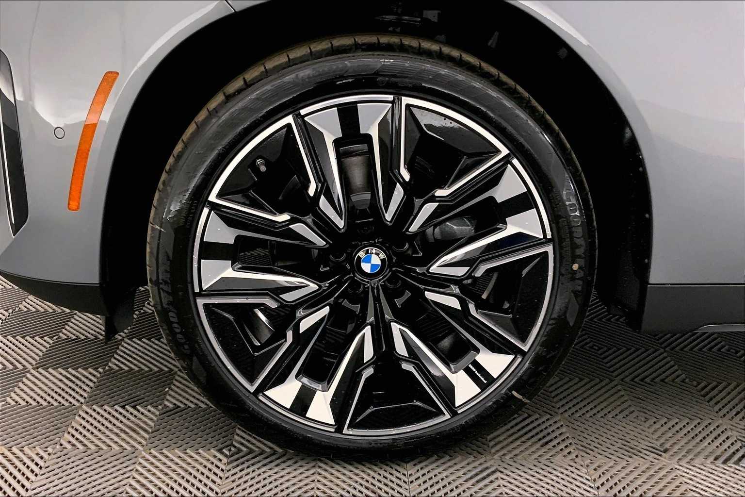 Thumbnail: 2025 BMW X3 - 8