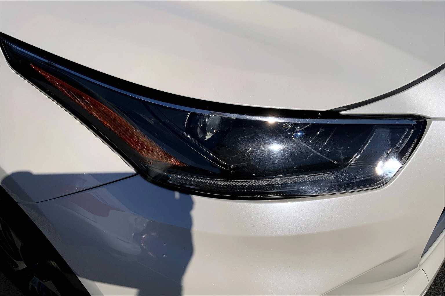 2021 Toyota Highlander Hybrid XLE photo 2