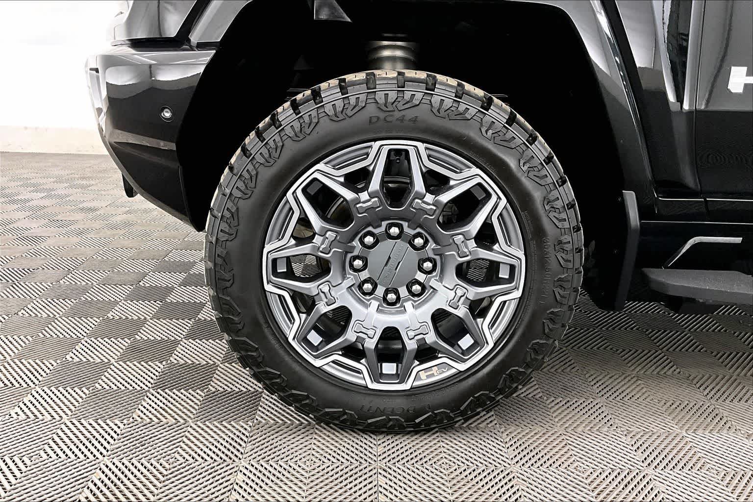 Thumbnail: 2025 GMC Hummer EV - 8