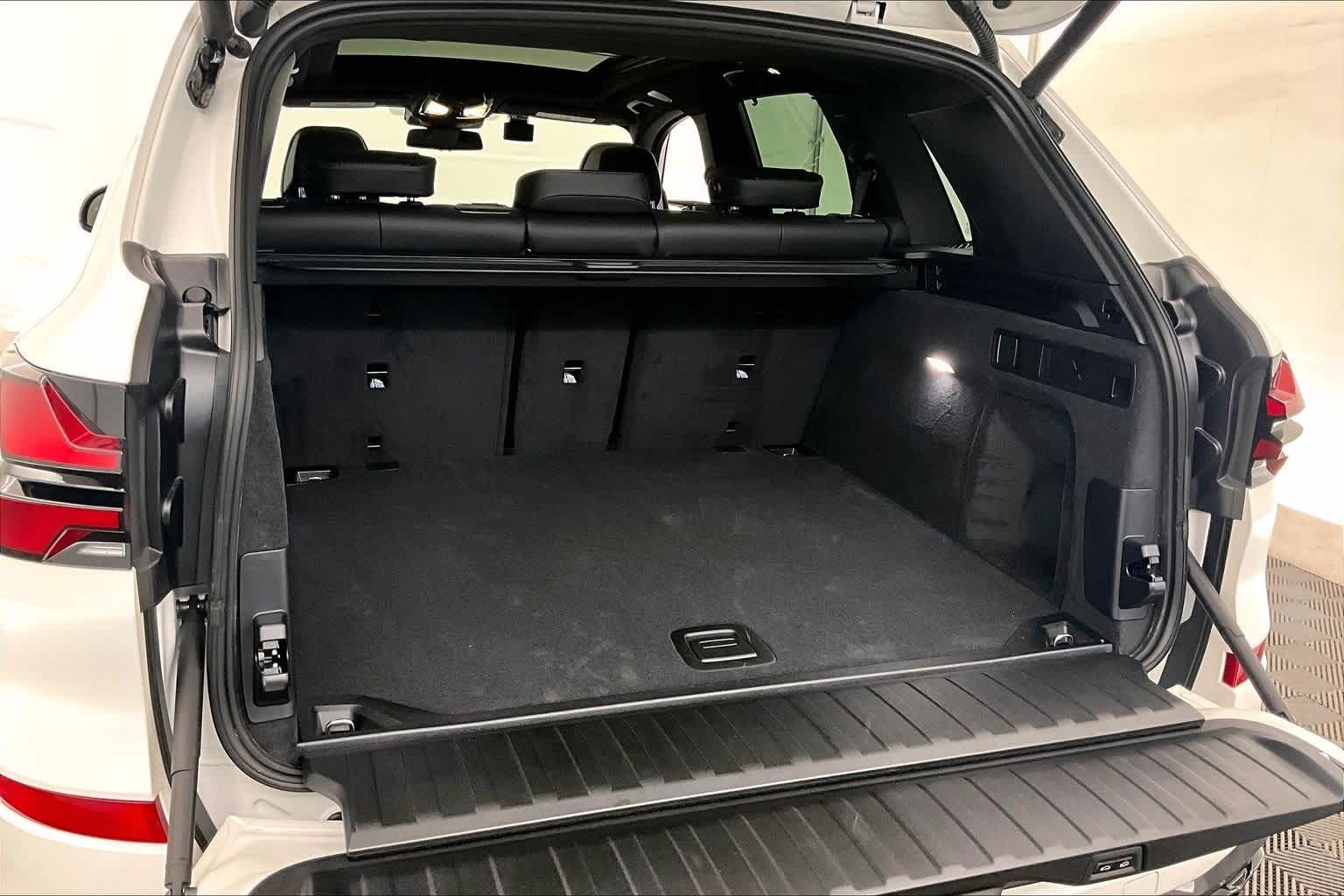 Thumbnail: 2026 BMW X5 - 19