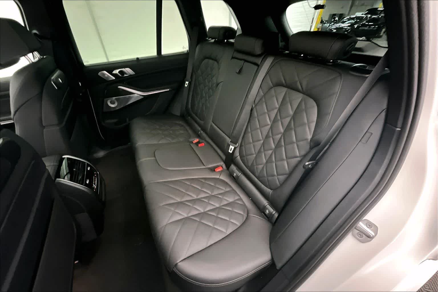 Thumbnail: 2026 BMW X5 - 13