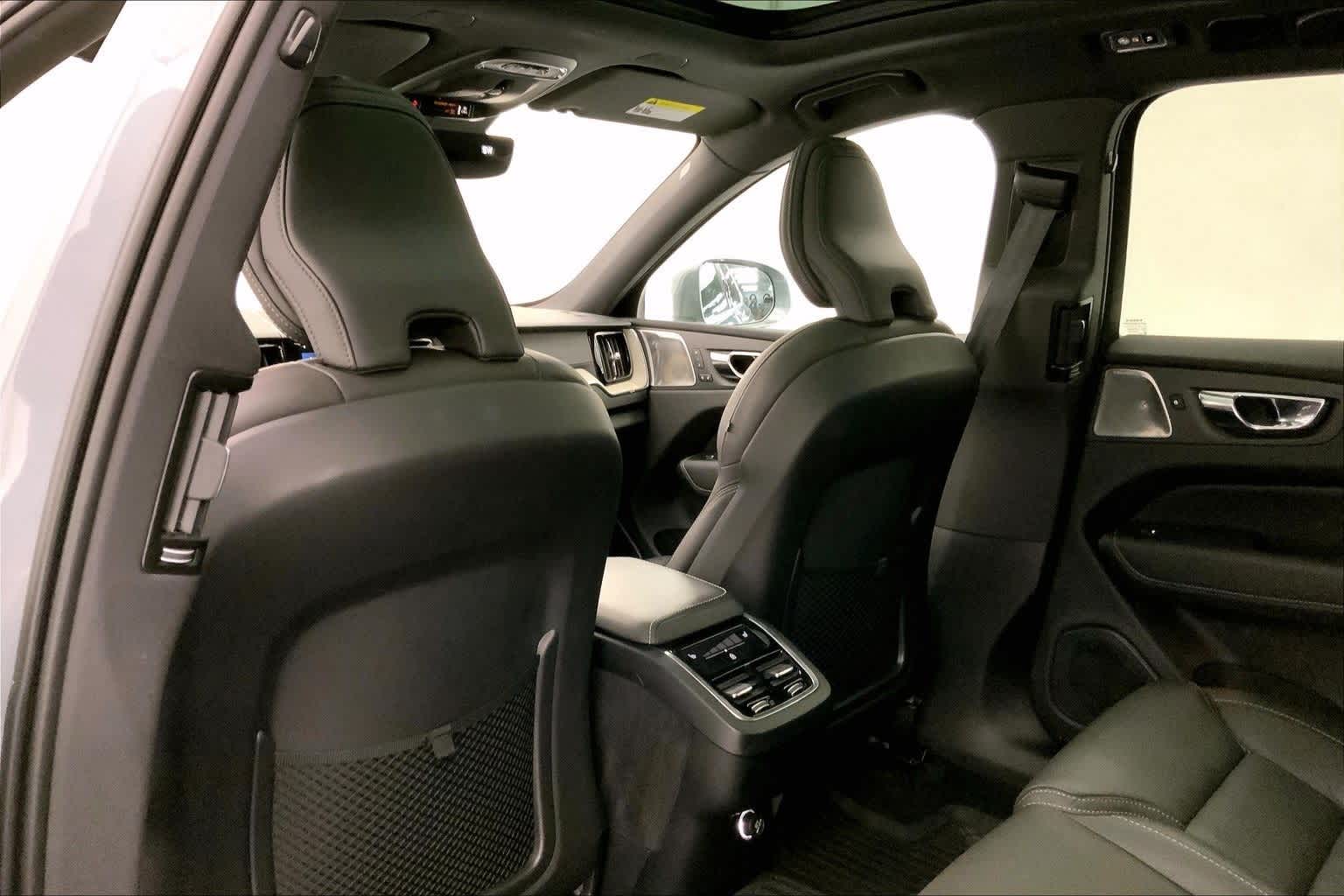 Thumbnail: 2020 Volvo XC60 - 12