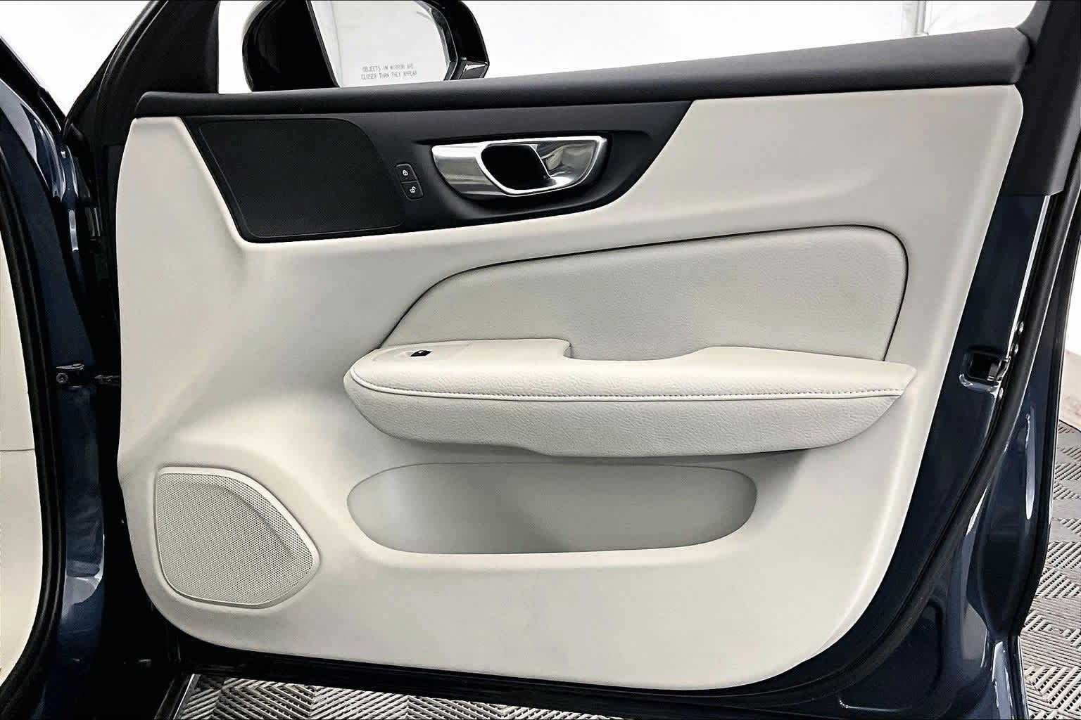 Thumbnail: 2022 Volvo S60 - 28