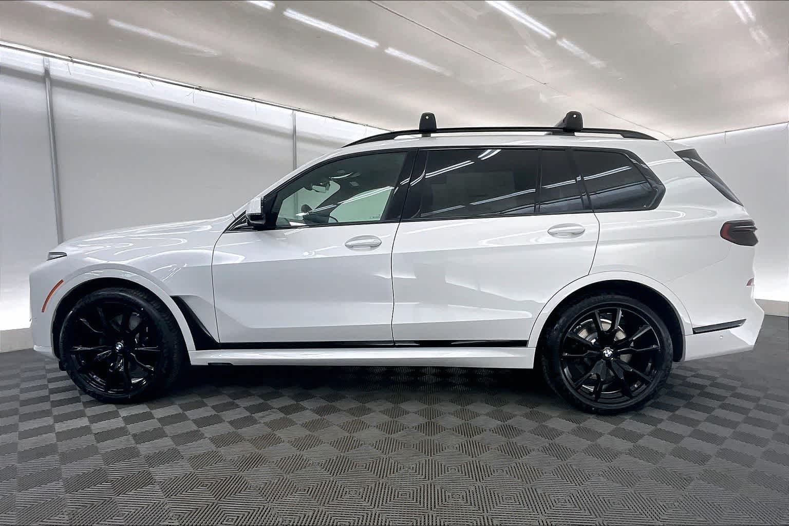 Thumbnail: 2026 BMW X7 - 3