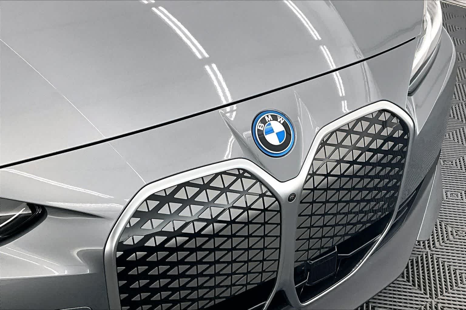 Thumbnail: 2025 BMW i4 - 33