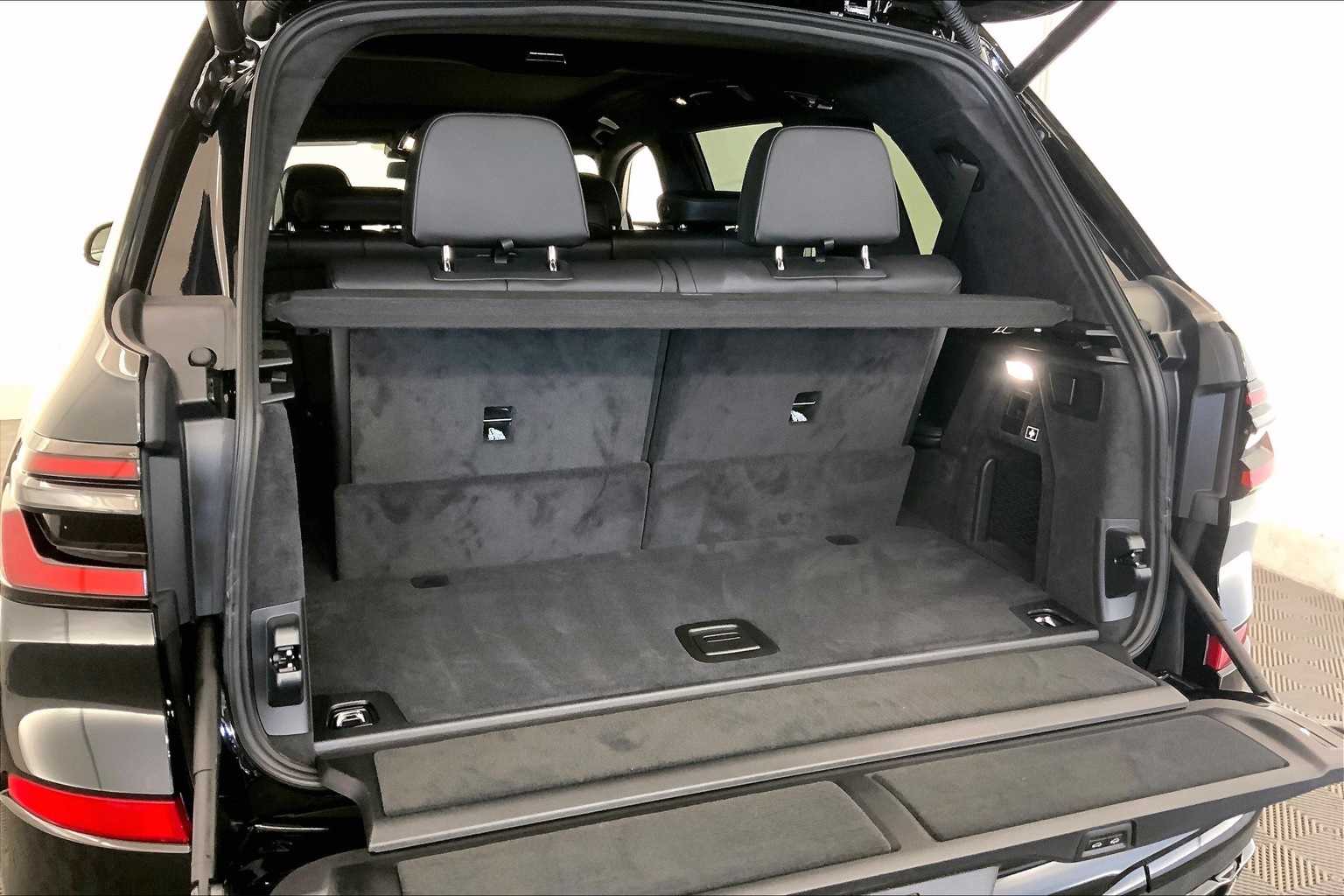 Thumbnail: 2026 BMW X7 - 19