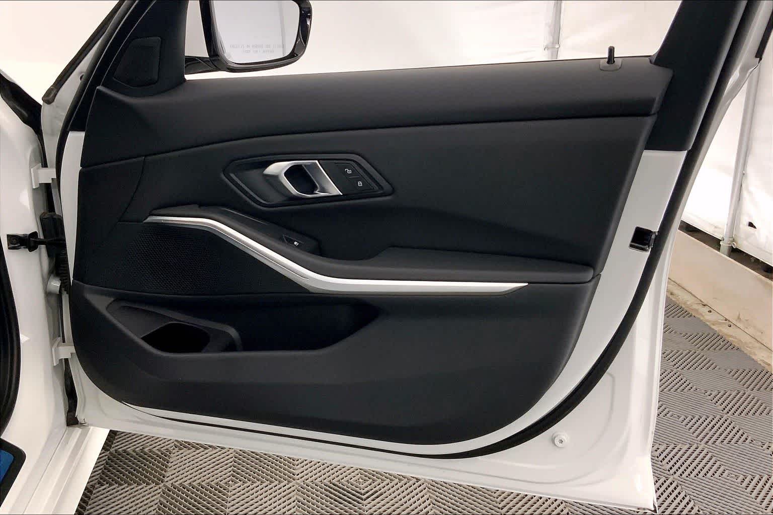 Thumbnail: 2024 BMW 3 Series - 28