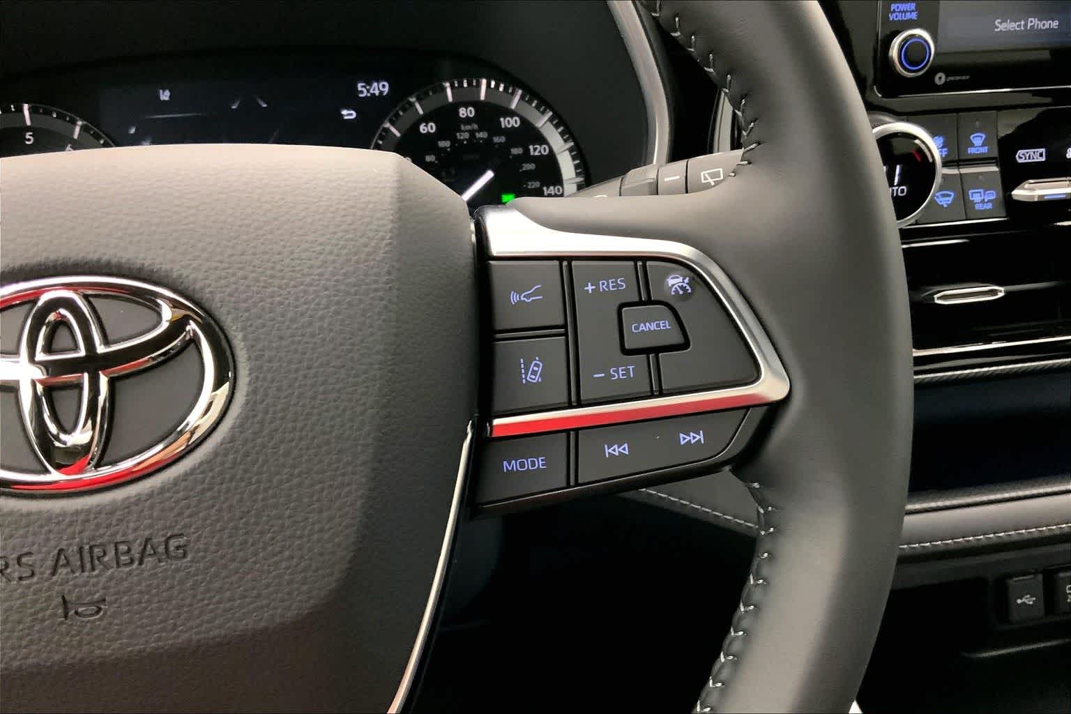 Thumbnail: 2021 Toyota Highlander - 25