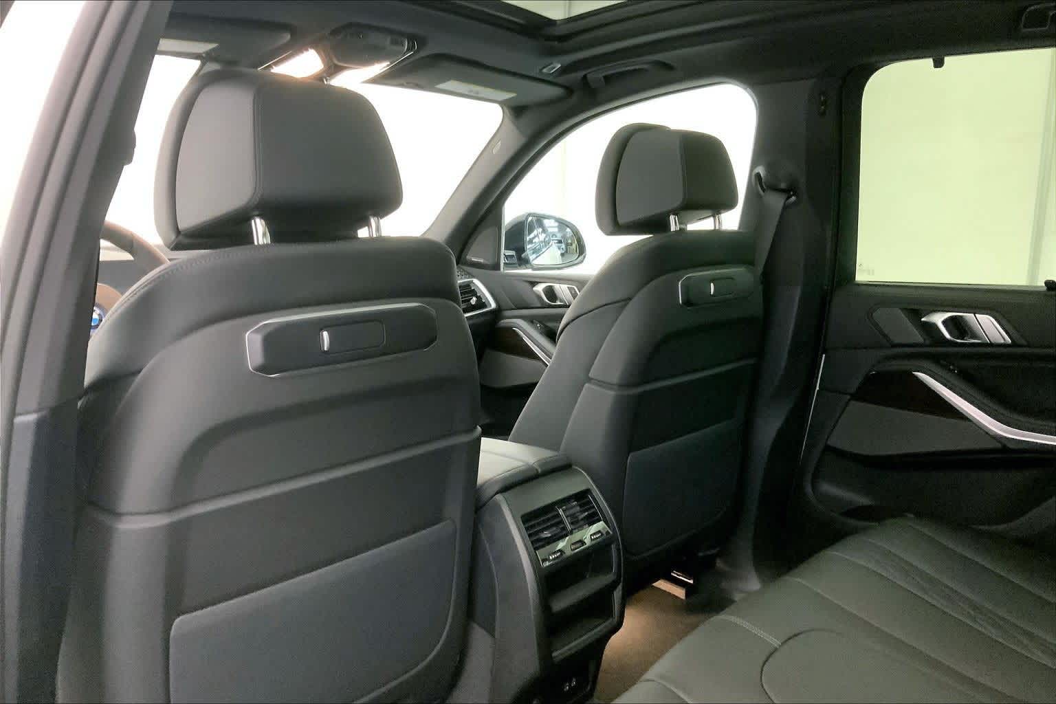 Thumbnail: 2026 BMW X5 - 12