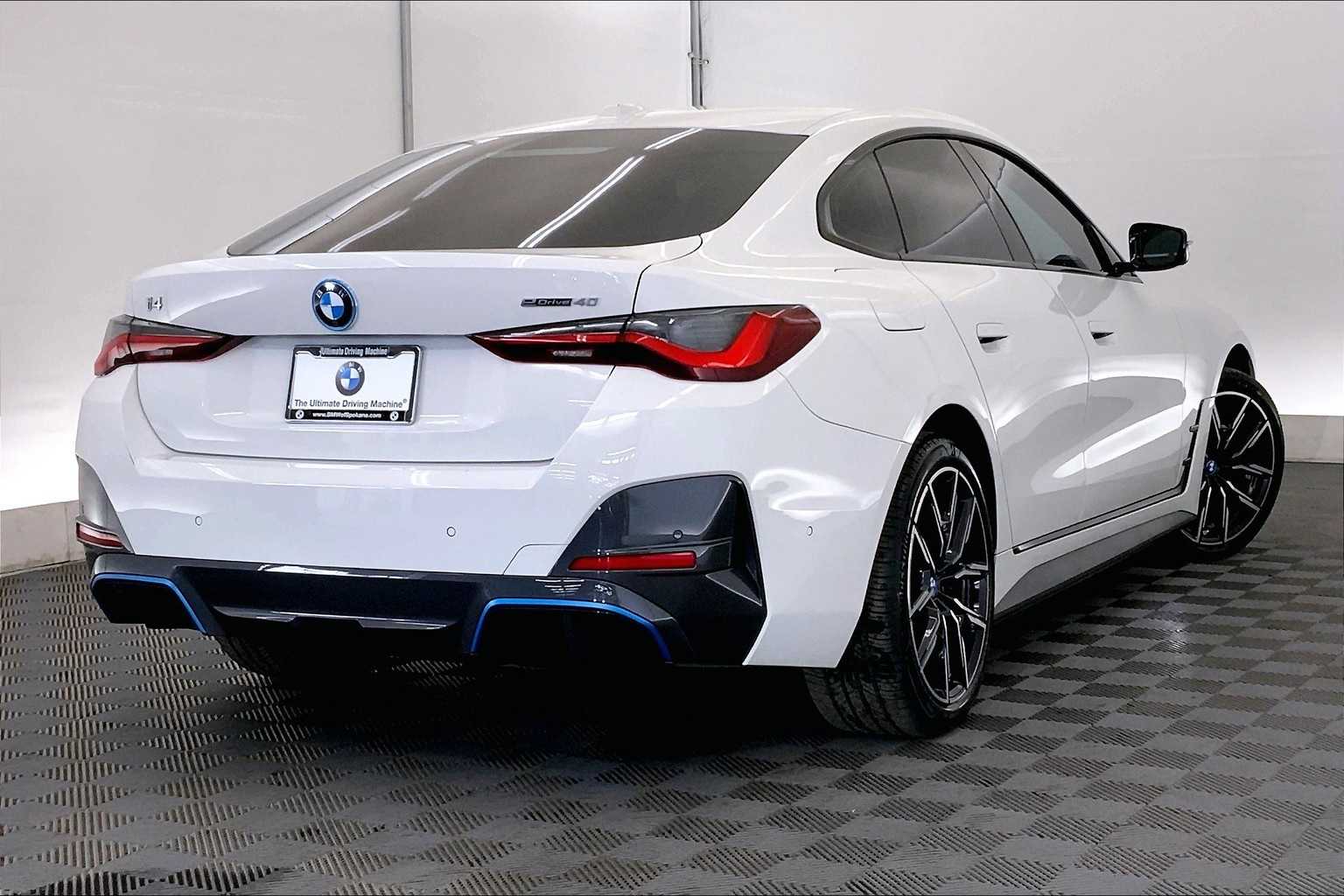 Thumbnail: 2022 BMW i4 - 23