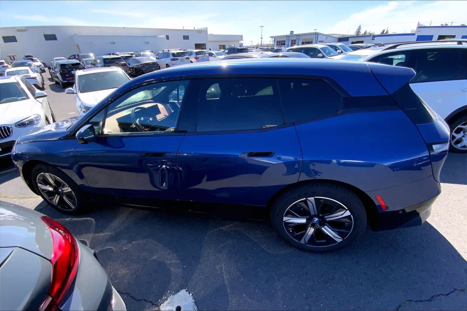 Thumbnail: 2023 BMW iX - 3