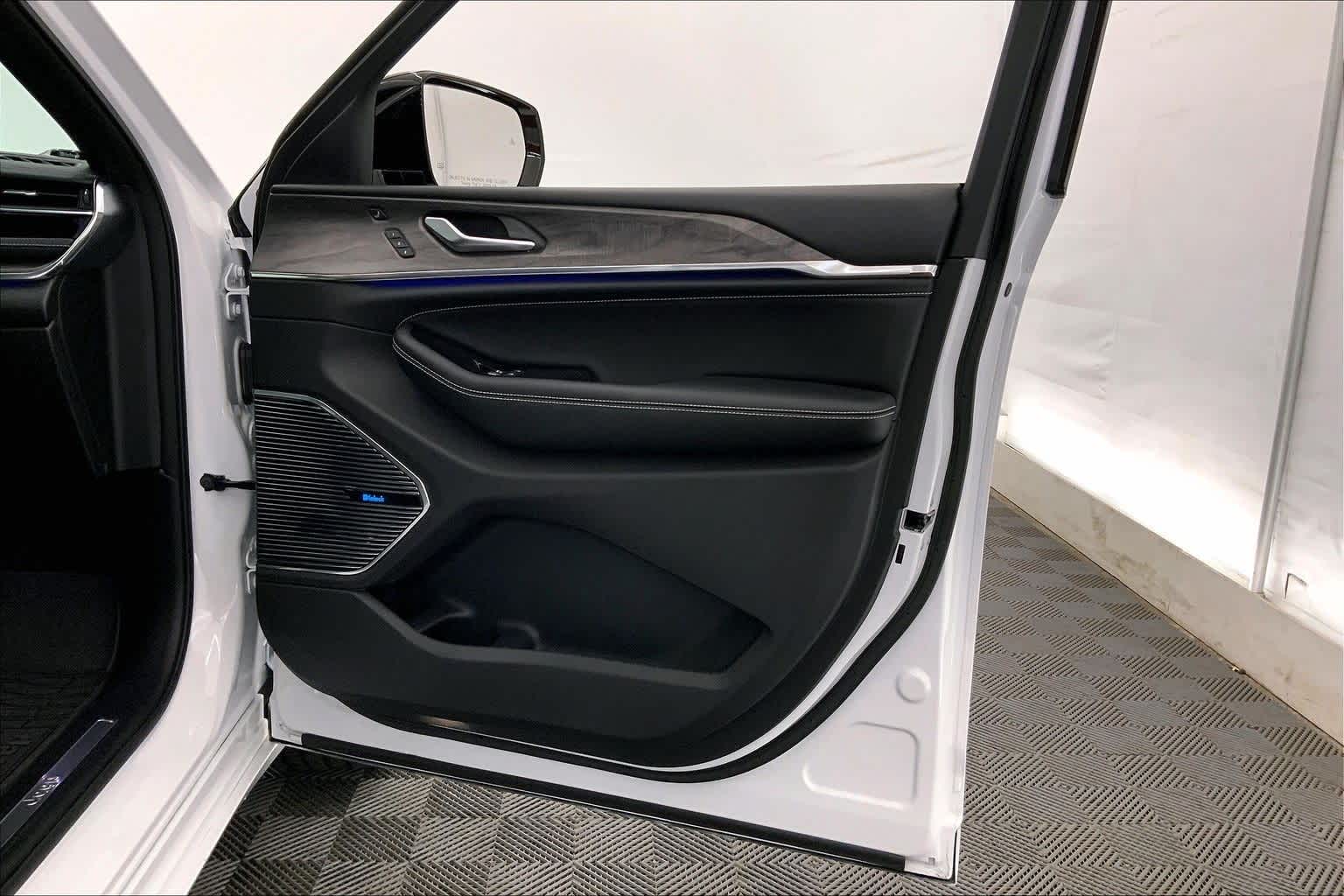 Thumbnail: 2024 Jeep Grand Cherokee - 28