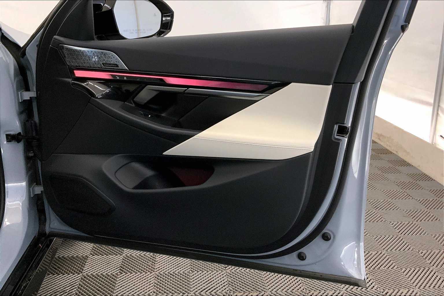 Thumbnail: 2024 BMW i5 - 28