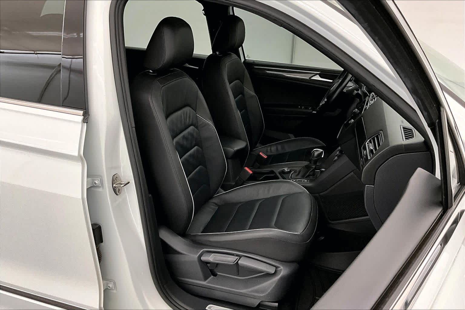 Thumbnail: 2020 Volkswagen Tiguan - 13