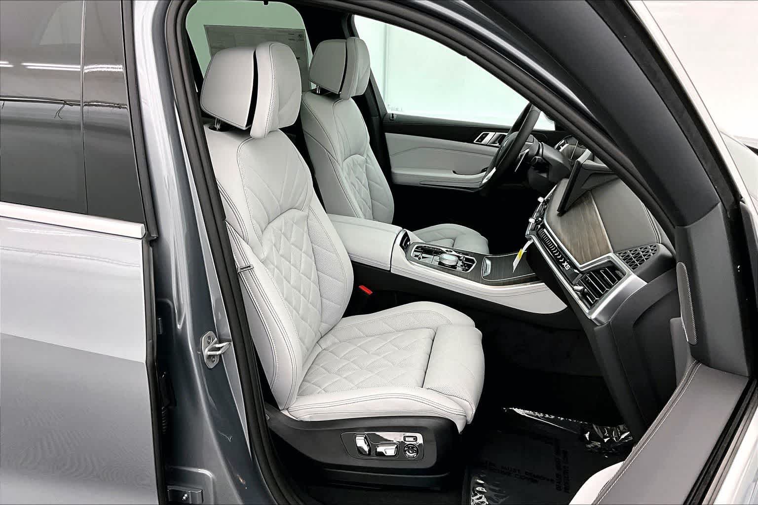 Thumbnail: 2026 BMW X5 - 14