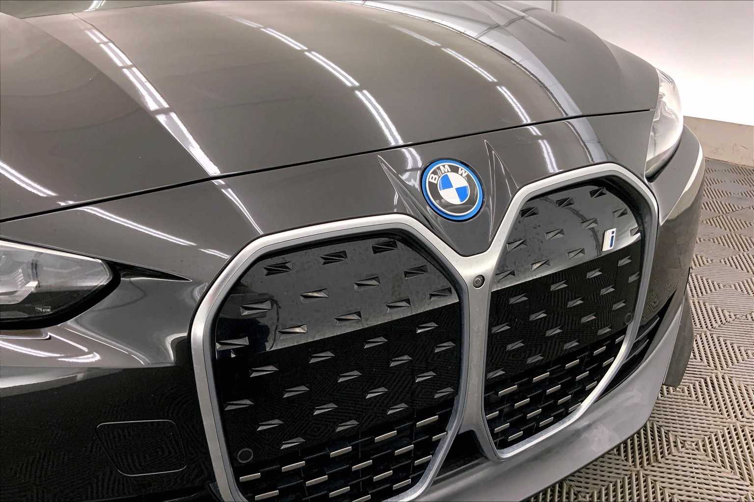Thumbnail: 2023 BMW i4 - 33