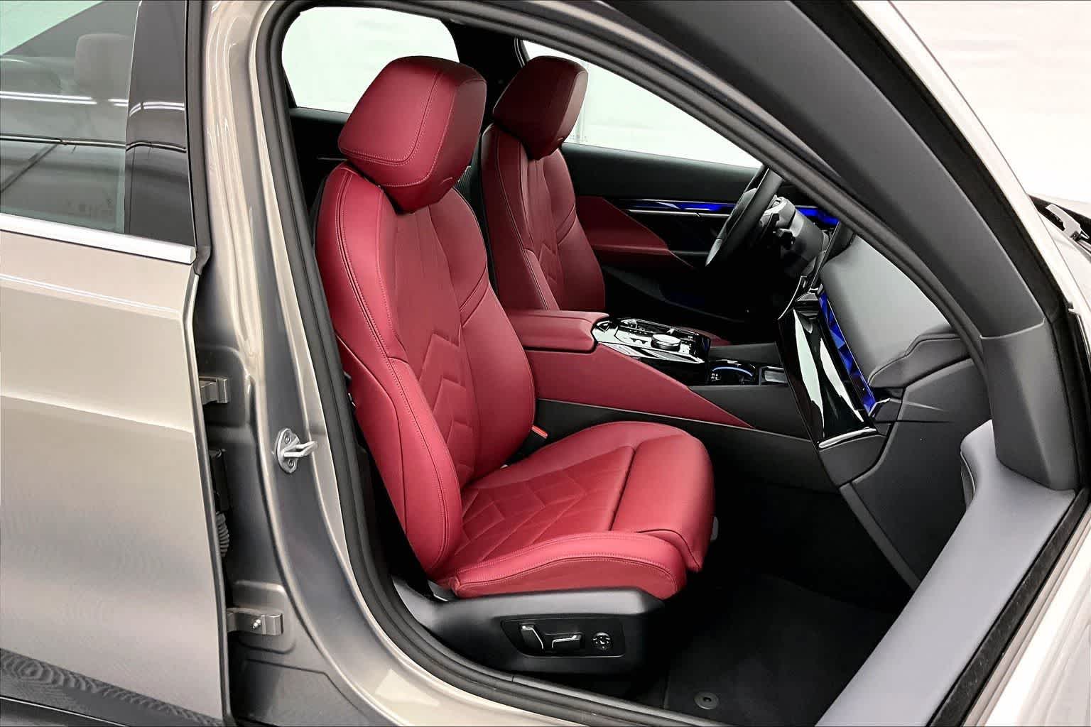 Thumbnail: 2026 BMW 5 Series - 13