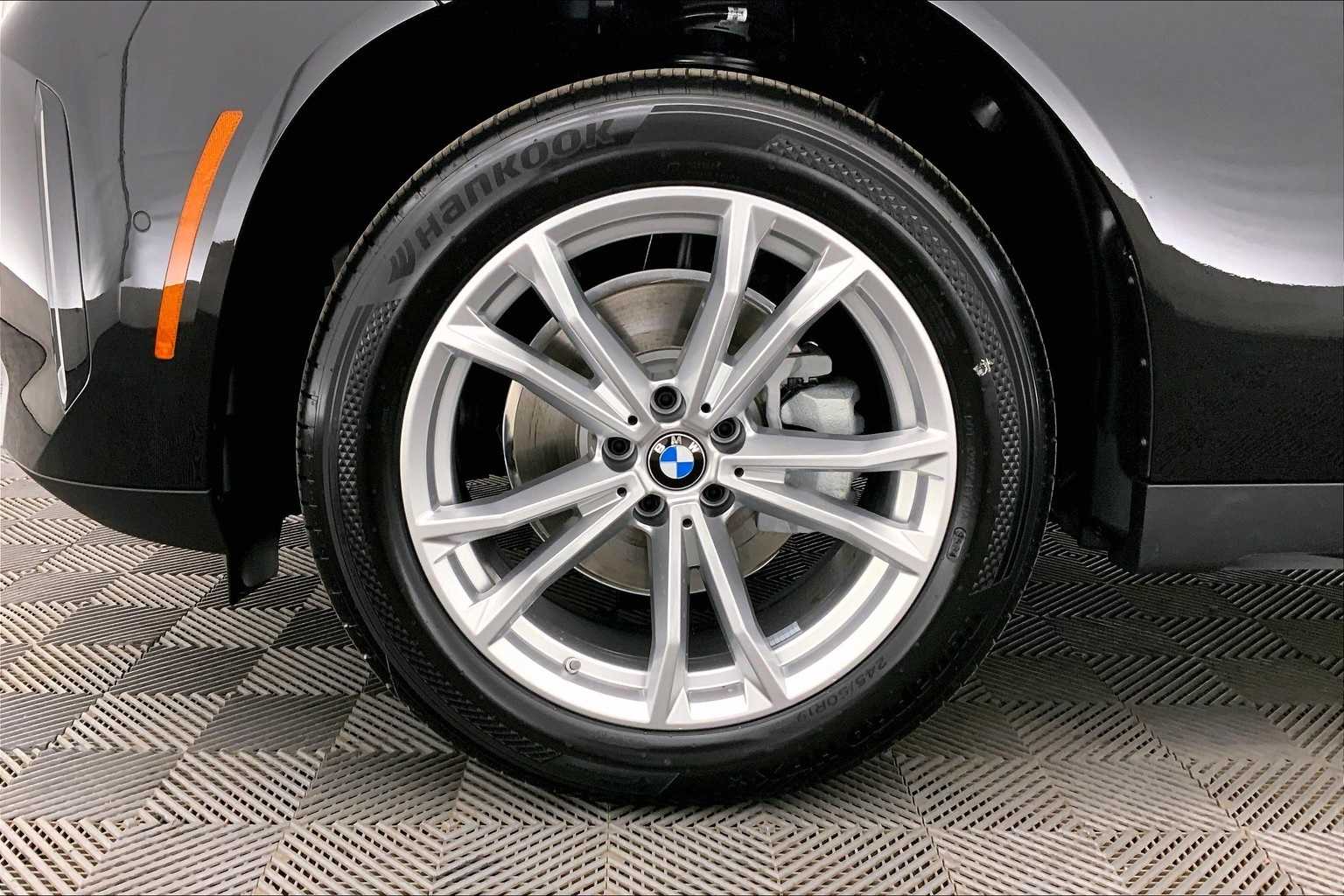 Thumbnail: 2025 BMW X3 - 8