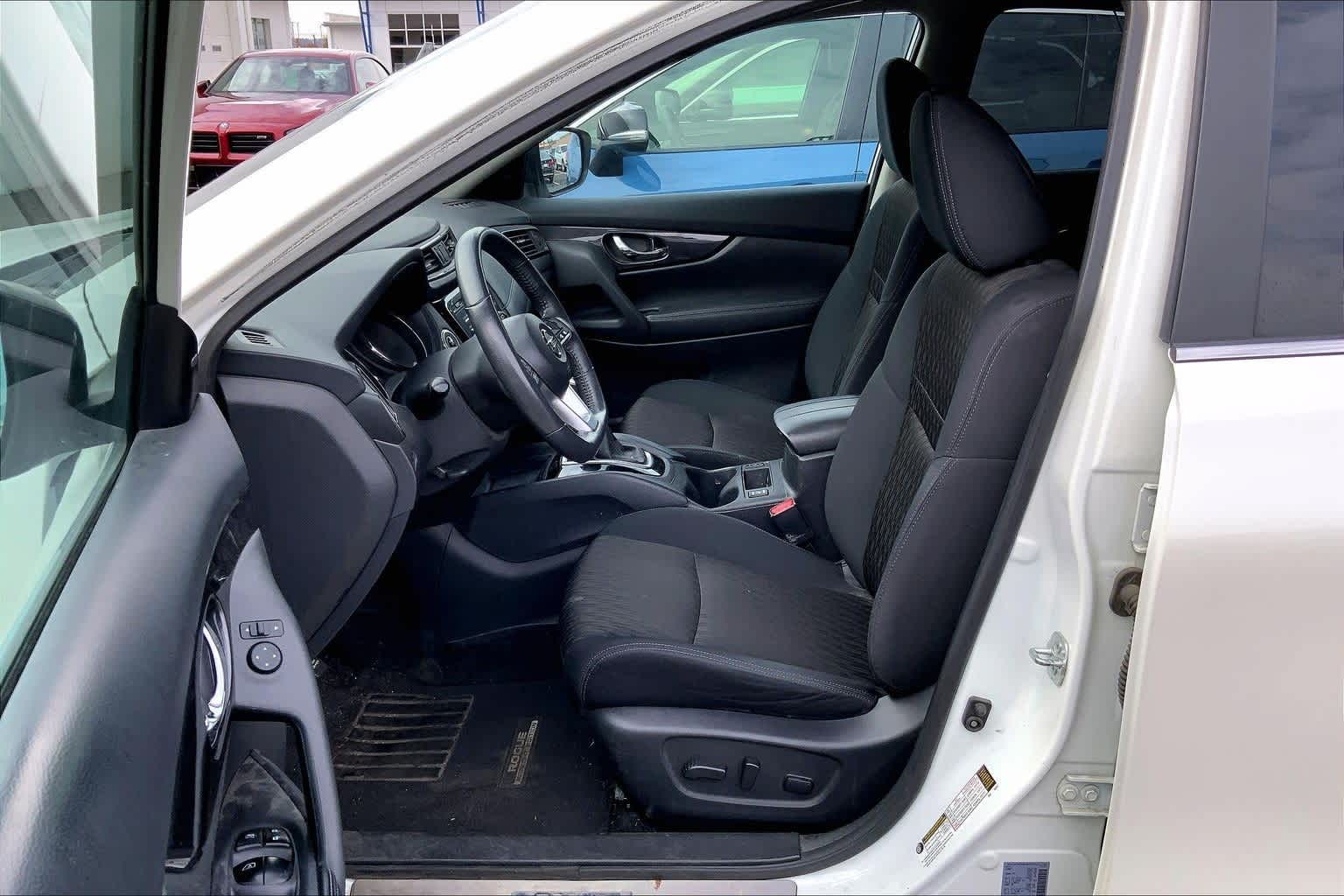 Thumbnail: 2017 Nissan Rogue - 11