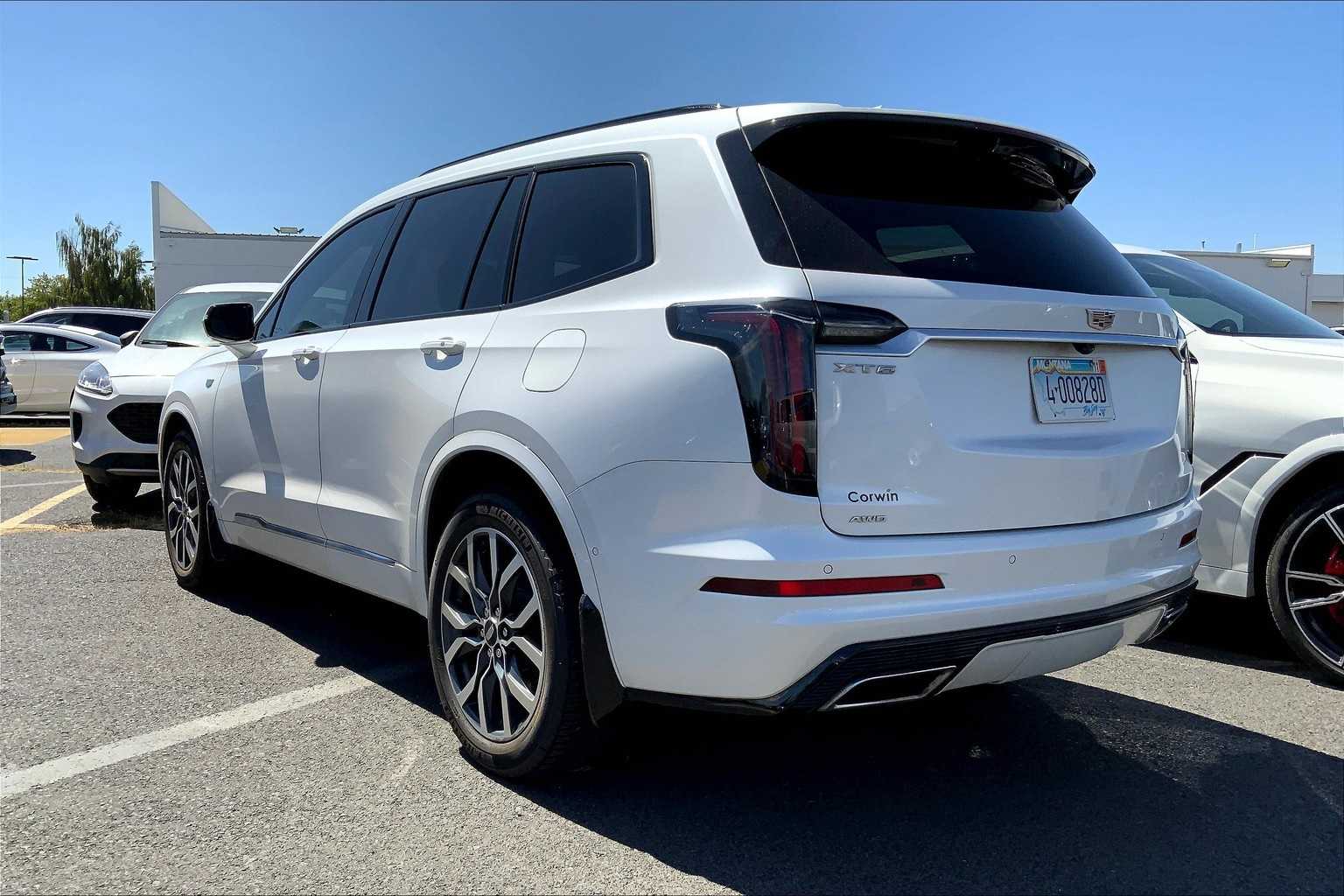 Thumbnail: 2023 Cadillac XT6 - 4