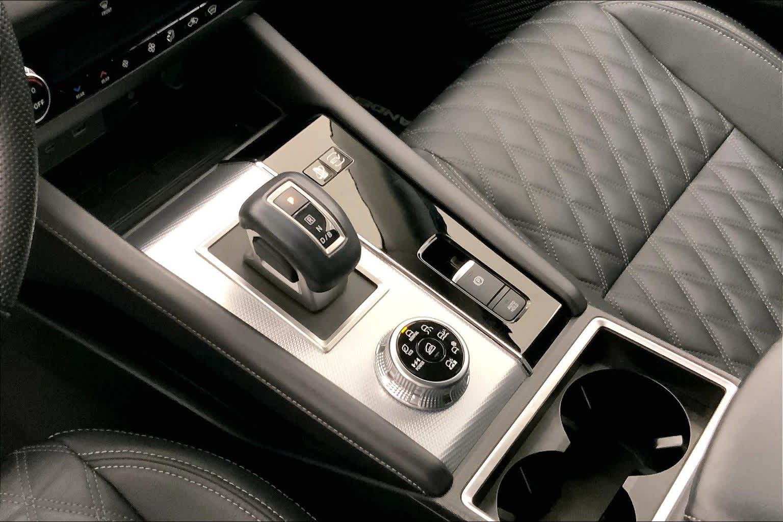 Thumbnail: 2023 Mitsubishi Outlander - 16