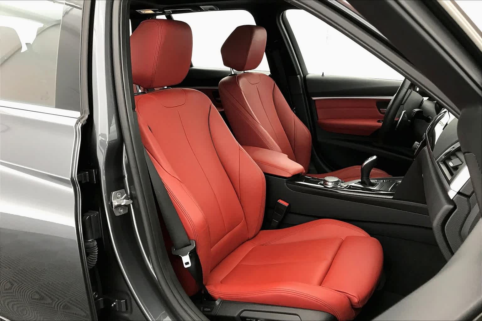 Thumbnail: 2016 BMW 3 Series - 6