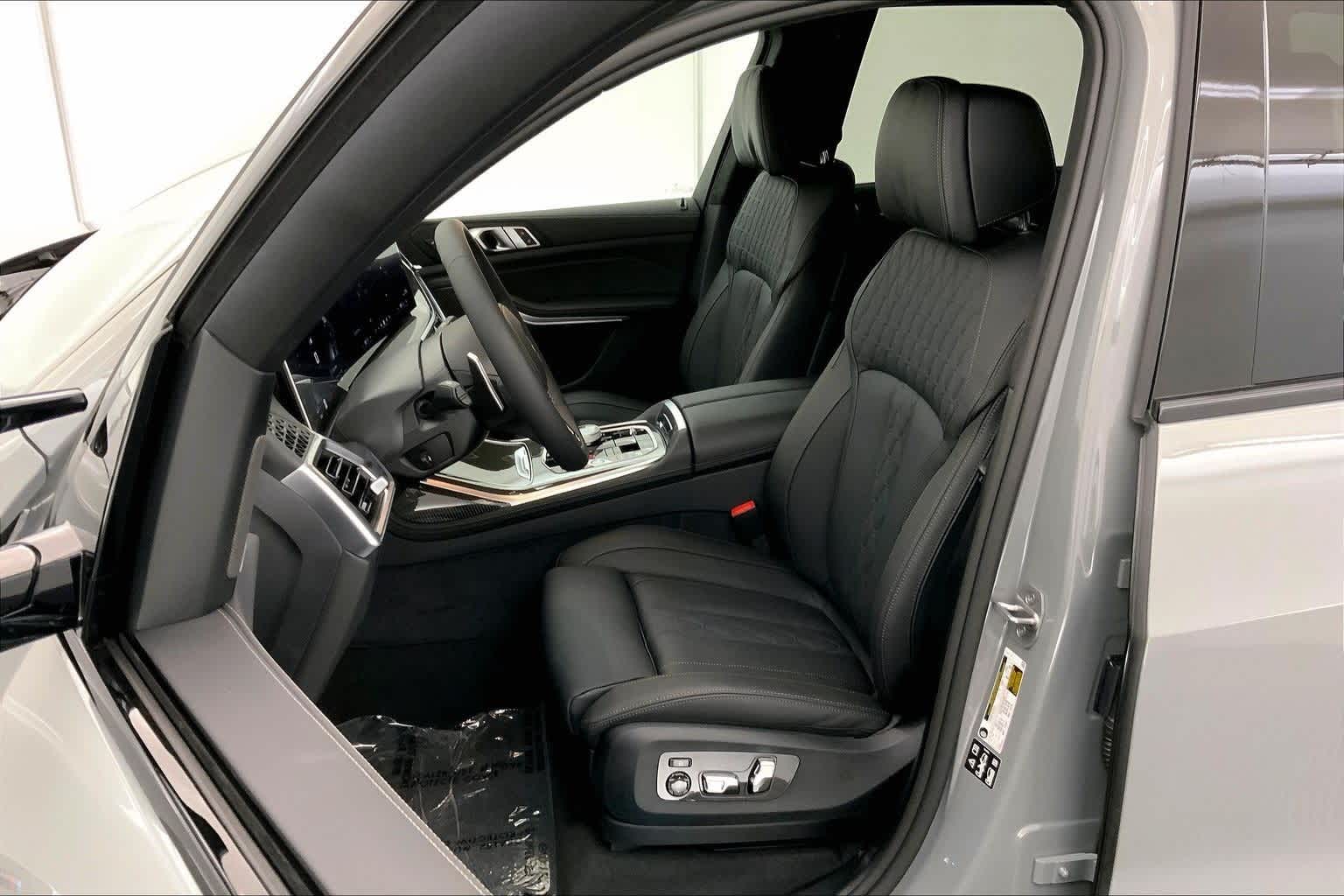 Thumbnail: 2026 BMW X7 - 11