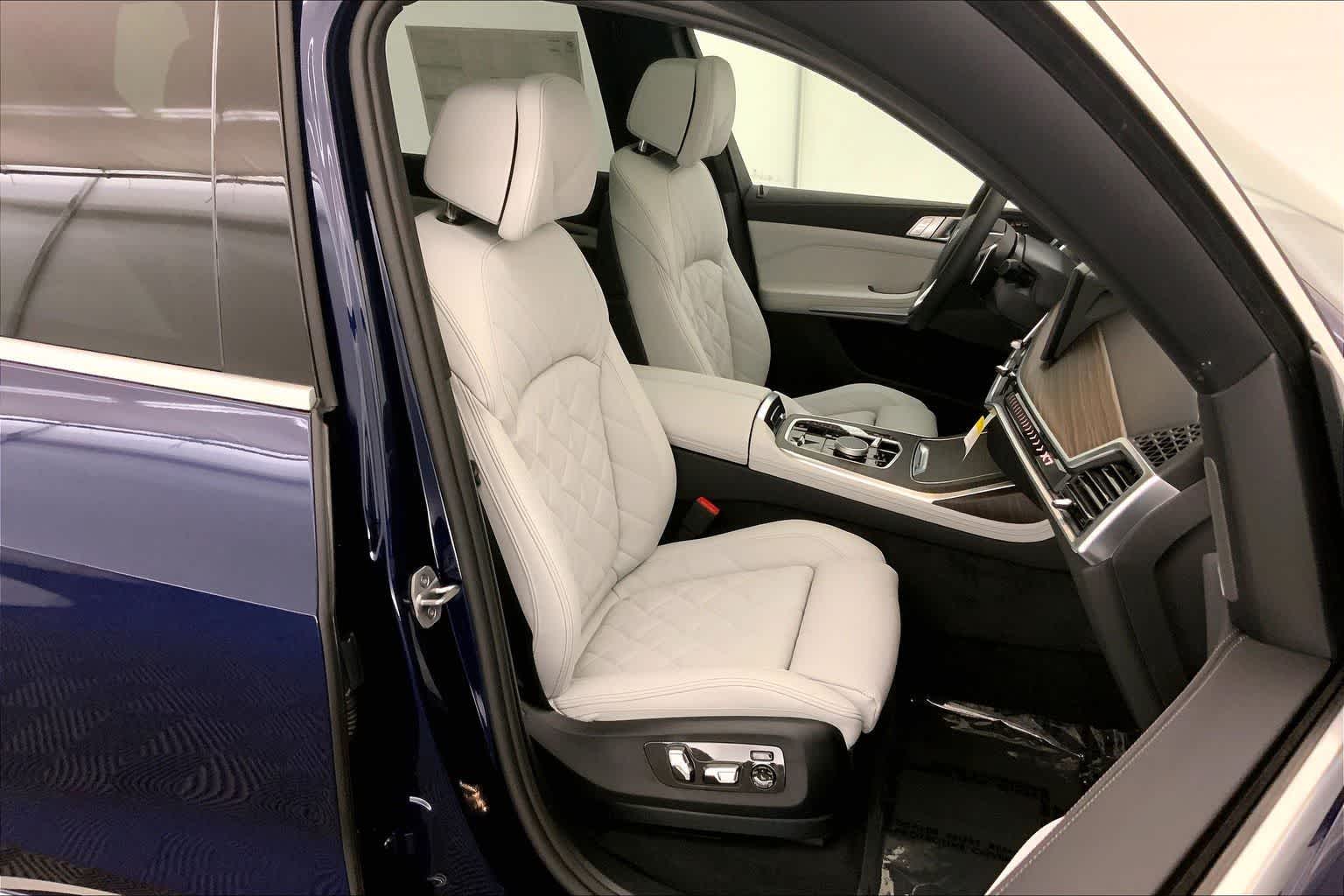 Thumbnail: 2026 BMW X7 - 14