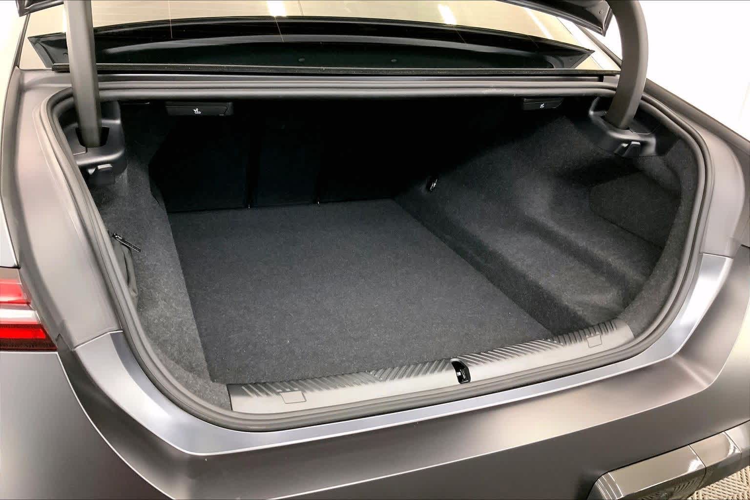 Thumbnail: 2026 BMW M5 - 18