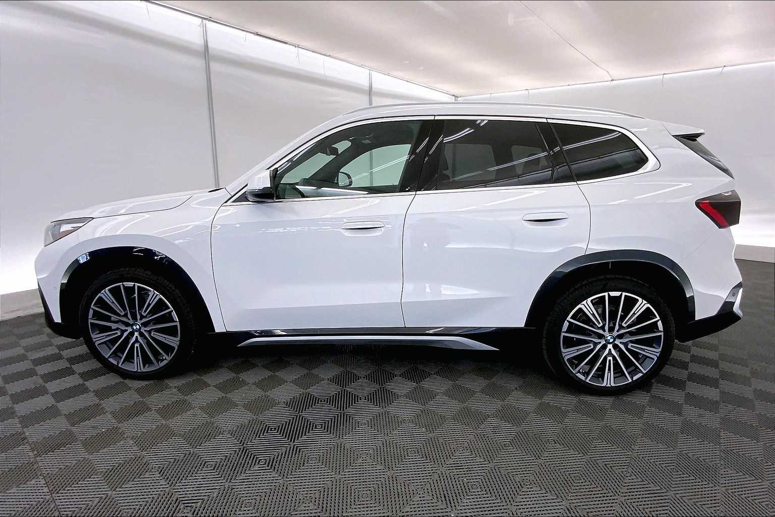 Thumbnail: 2025 BMW X1 - 3