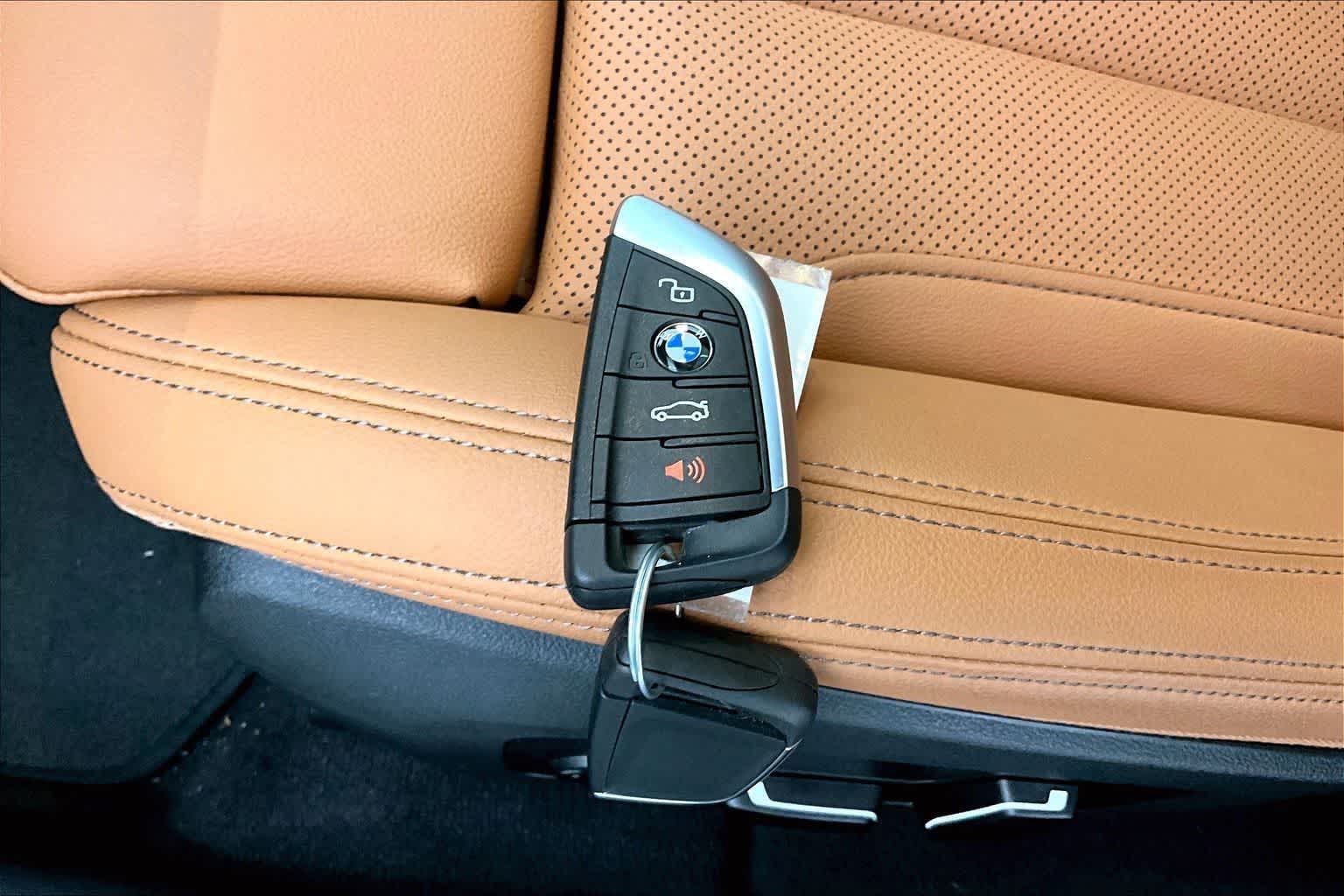 Thumbnail: 2025 BMW i4 - 19