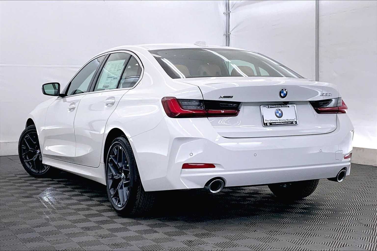 Thumbnail: 2025 BMW 3 Series - 4