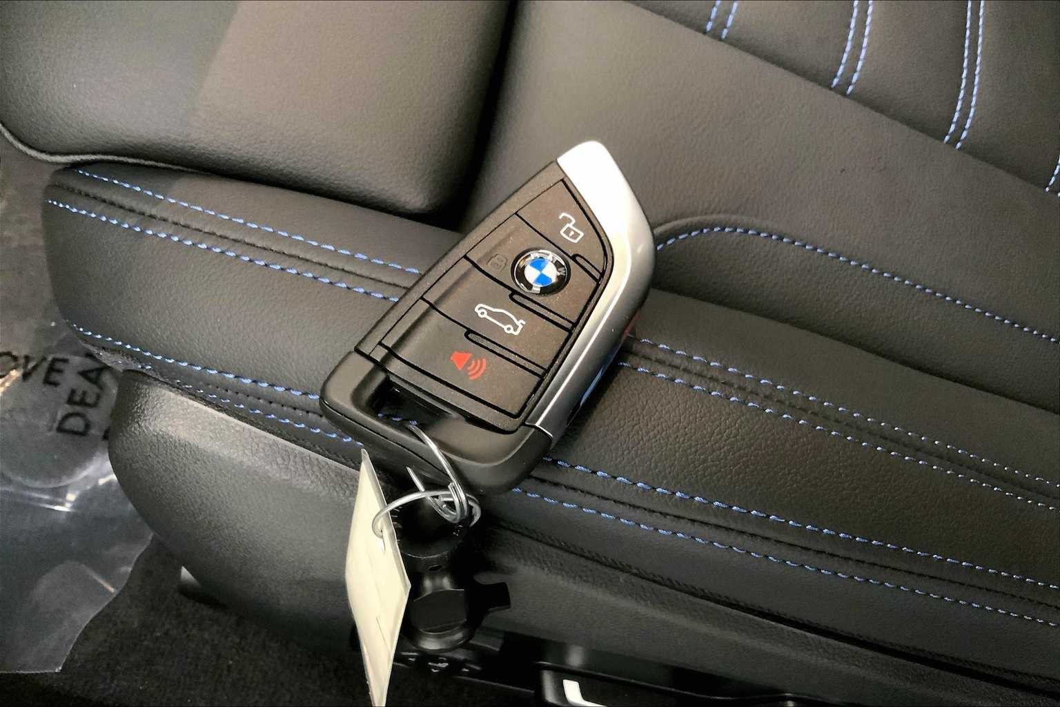 Thumbnail: 2025 BMW i4 - 20