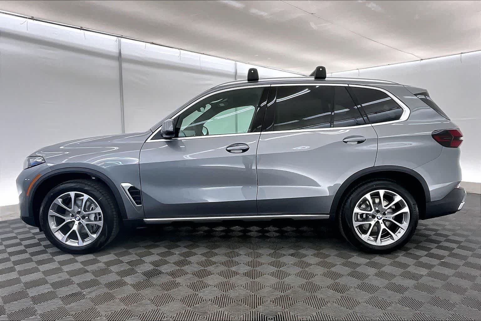 Thumbnail: 2026 BMW X5 - 3